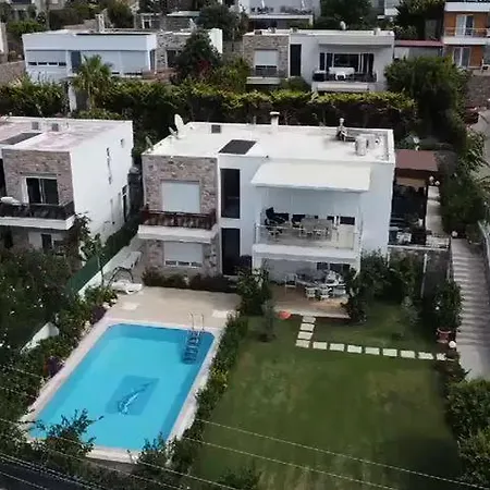2-storey With Pool In וילה בודרום