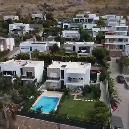 2-storey With Pool In וילה בודרום