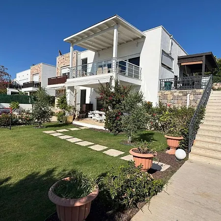 Villa 2-storey With Pool In Bodrum