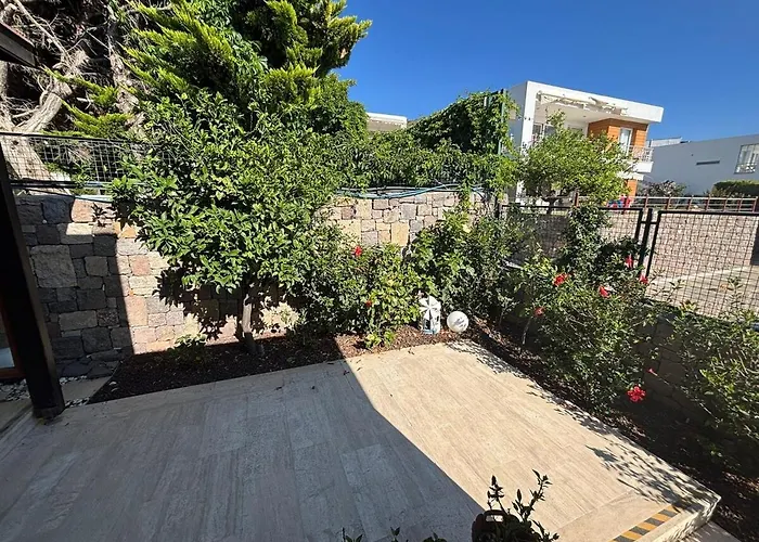 2-storey With Pool In