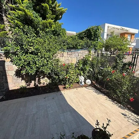 2-storey With Pool In